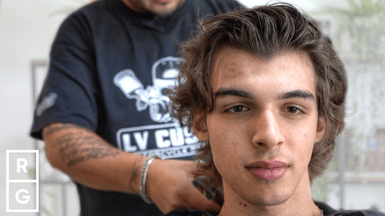 "BEST HAIRCUT I'VE HAD" - Textured Medium Length Haircut (Middle Part)