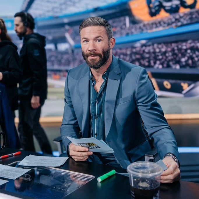 6 Top Julian Edelman Haircuts You Can Copy Now 3 Julian Edelman with Side swept
