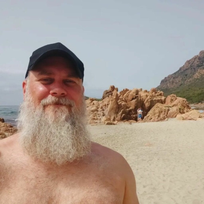 Salt and Pepper Beard Styles to Elevate Your Mature Charm 4 Salt and Pepper Beard Styles