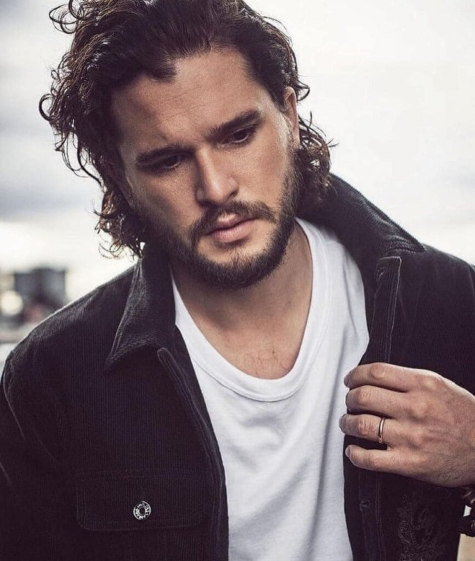 Celebrities Haircuts: Must-Have Styles for a Fresh New Look 14 Kit Harrington's Rugged Hair
