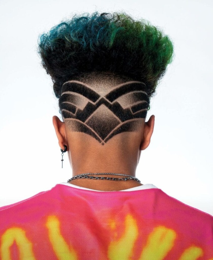 how to shave the back of your own neck