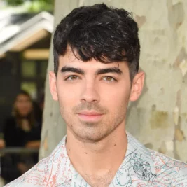 Discover Men's Fringe Haircut Magic: The Style You Can't Resist! 18 Wavy Fringe Hairstyle