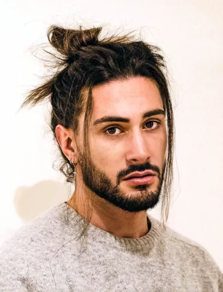 25 Samurai Hairstyle For Male: Classic Look with a Modern Twist 27 Layered Long Hair Samurai