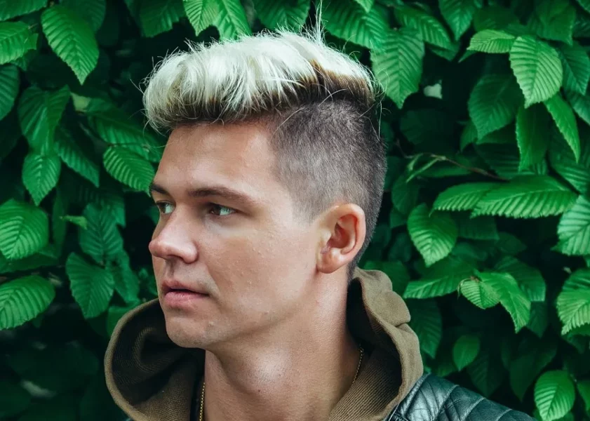 Frosted Tips Hair Revolution: Unleash Your Inner Cool! 2 Frosted Tips Hair Revolution: Unleash Your Inner Cool!